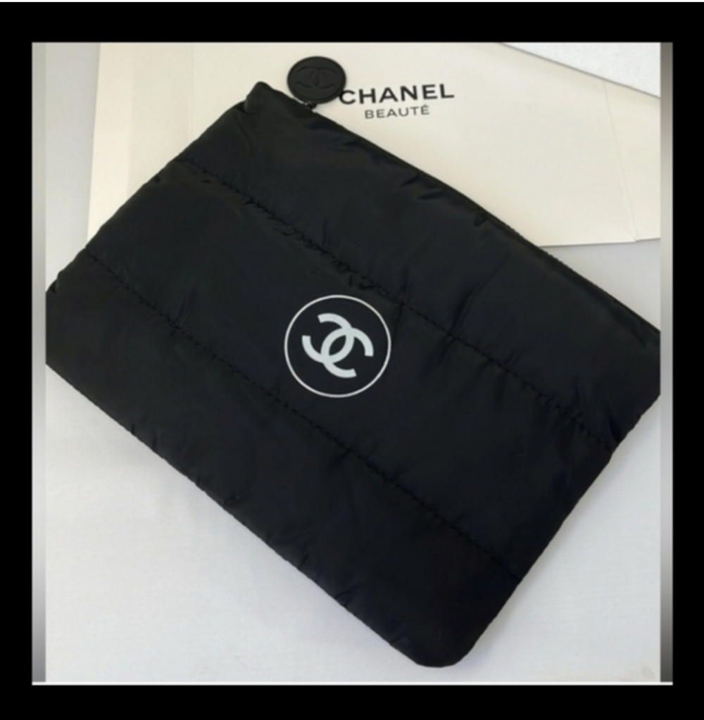 Nylon Novelty Pouch For Accessories Or Added Protection To Store Your iPad. - Picture 8 of 10